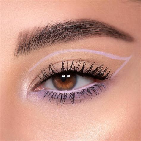 Pin de 𝑪𝒉𝒂𝒓𝒎𝒍𝒊𝒏𝒂 en beauty | Maquillage de ojos, Maquillaje de ojos ...