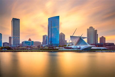Milwaukee Wisconsin Skyline | Real Property Management Greater ...