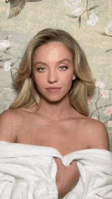 Sydney Sweeney GIF - Sydney Sweeney - Discover & Share GIFs