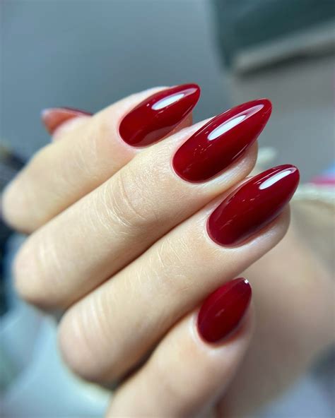 maroon color nail 3
