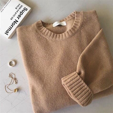 ☕ | Women clothing boutique, Flatlay clothes, Fashion photography ...