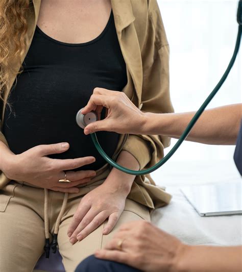 Why Does My Baby Stay On The Right Side Of My Belly? Experts Explain