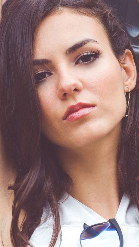 Victoria Justice's Instagram, Twitter & Facebook on IDCrawl