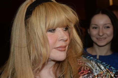 ФОТО: 67-летняя Пугачева пришла на детский праздник в коротких шортах ...