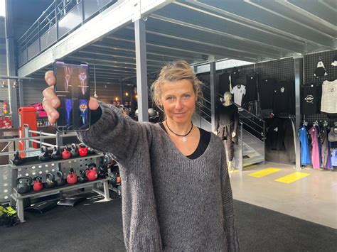 "Je vis un enfer": atteinte d'une maladie non reconnue, l'aventurière