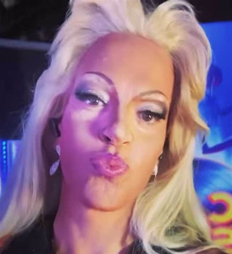 Yahir se transforma en Laura León en Tu Cara me Suena