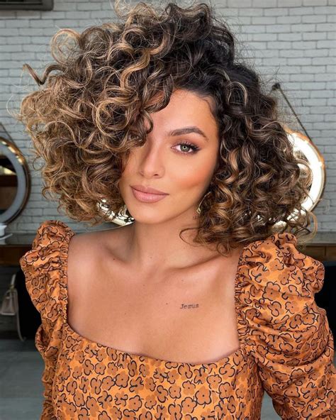 Cabelo Cacheado Ou Ondulado - Cabelo ondulado ou cacheado - Cortes para todas as idades - bemvestir®