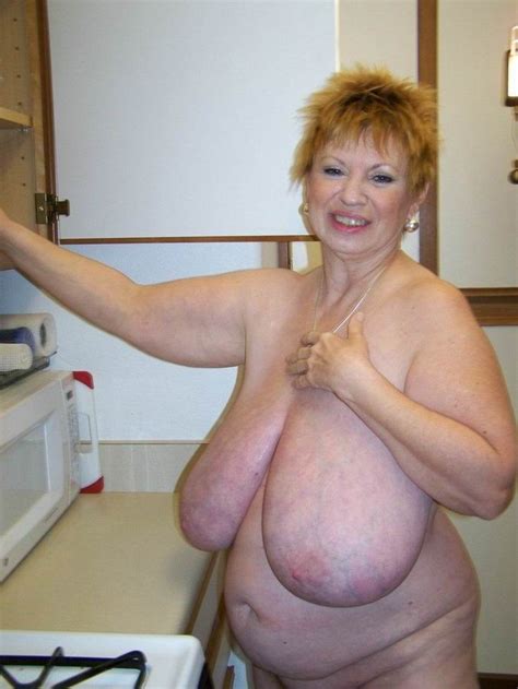 Mature with huge boobs poser Porn Pictures, XXX Photos, Sex Images