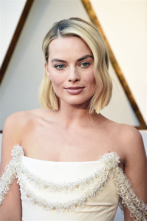 Margot Robbie White Chanel Dress at Oscars 2018 | PS Fashion