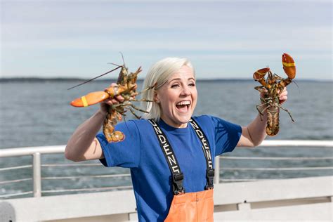 Hannah Hart Hits The Road For A Tasty Cross-Country Trip In New Food