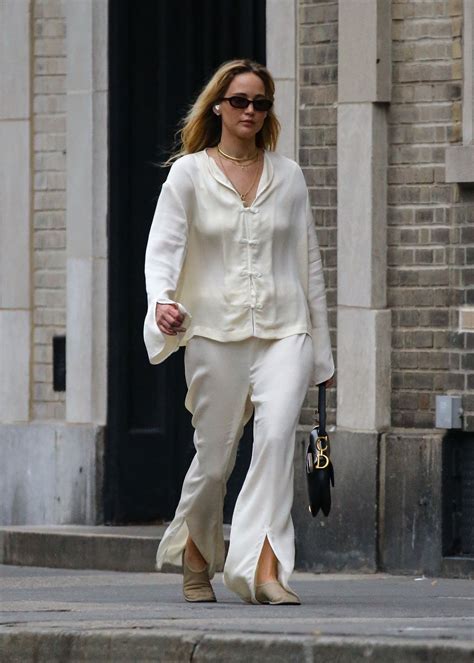 Jennifer Lawrence Gives a Master Class in Summer Layering With a Rare