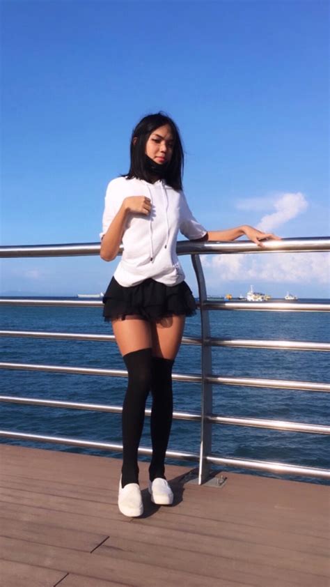 i wore a skirt and thigh highs on public for the first time couldnt be