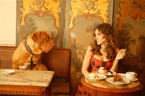 Sex and the City – Carrie Bradshaw à Paris – Sur un Boeing Bleu de Mer