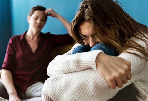 «Meine Mutter droht immer wieder mit Suizid» – Elternmagazin Fritz+Fränzi