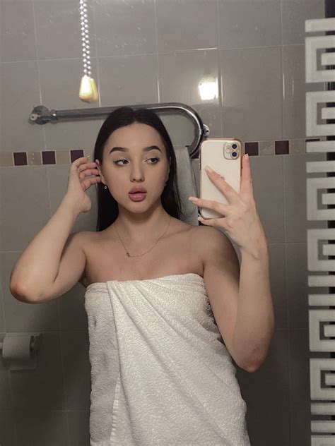 Aesthetic Shower Selfies