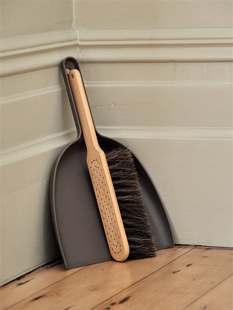 Dustpan & Brush Set – Umber | Iris Hantverk - Made Good