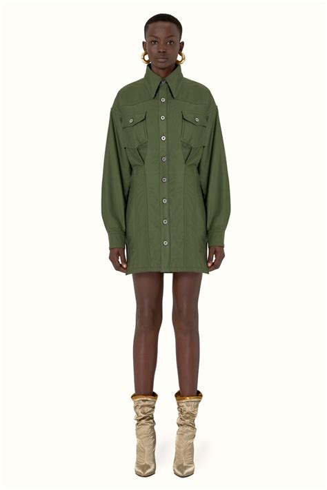 rihanna releases fenty   collection