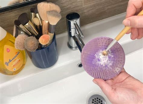 How to Clean Makeup Brushes Naturally: A Complete Guide – Beaver Maids