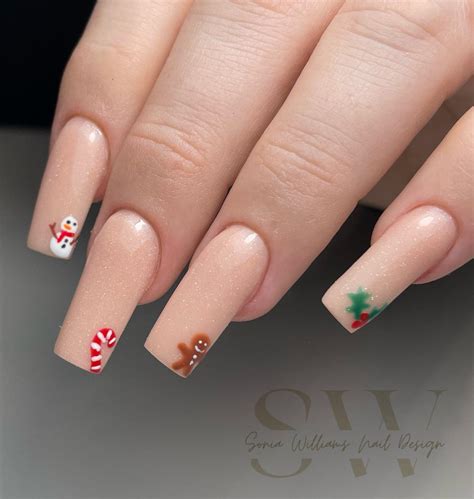 43 Festive Christmas Nail Designs To Wear For the Holidays | Pretty