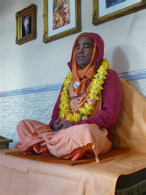 radha govinda tempel bhakti vicar vishnu maharaj enriches  day  day
