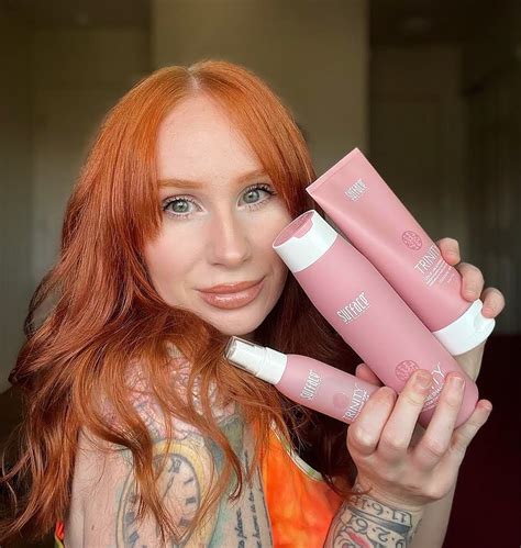 TikTokta Jöle Üstüne Köpük Sıkarak Saçlarını Topladığı Videolarla 