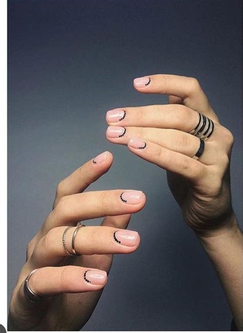 25 stunning minimalist nail art designs – Artofit