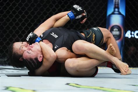 UFC 281: Zhang Weili taps out Carla Esparza, reclaims strawweight title ...