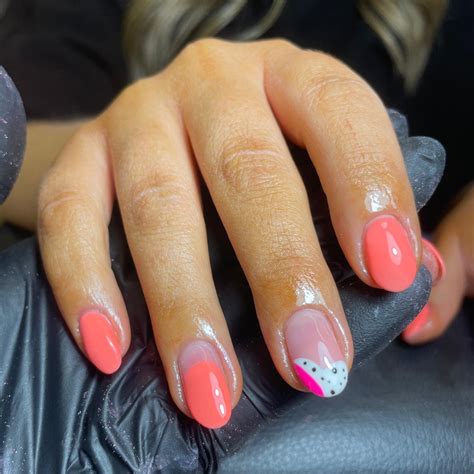 40+ Chic Summer Coral Nails You Will Love [2025] - Nail Designs Daily
