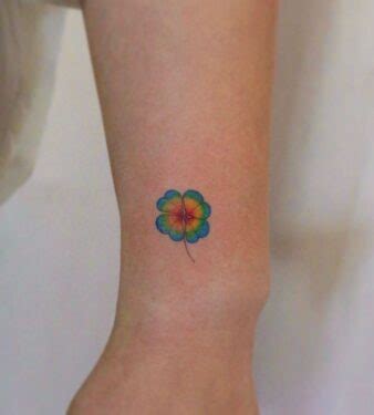 Tatouage trèfle : 50 idées de tattoos tendances