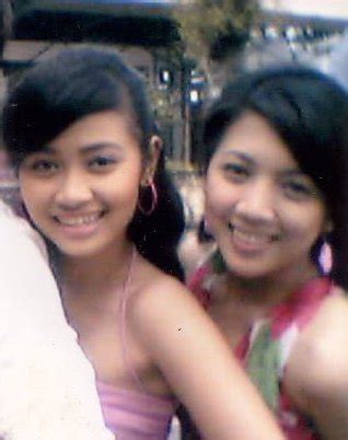 Biodata Profil dan foto Vega "Ngatini" Darwanti:blog gue