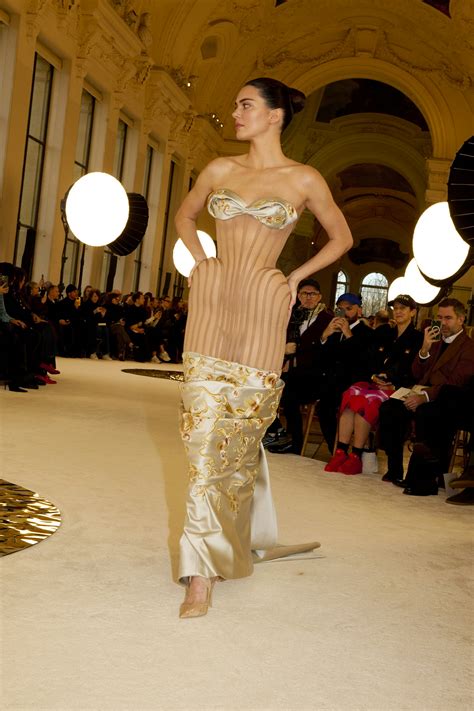 Kendall Jenner's Schiaparelli Naked Dress Was A Work Of Art