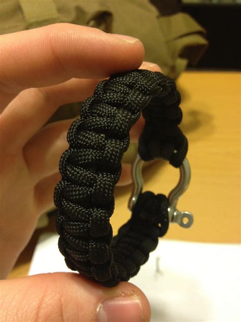 FREE Paracord Bracelet + DIY Instructions - Instructables