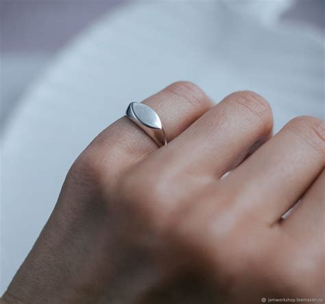Серебряная печатка на мизинец купить в интернет-магазине Ярмарка ...