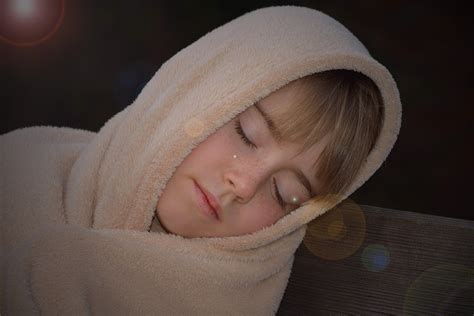 photo human child girl blanket  image  pixabay