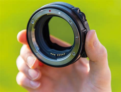 Adattatori EF-EOS R: ecco come “riciclare” gli obiettivi EF/EF-S