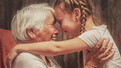 Research shows grandmas have stronger bond with grandkids | khou.com