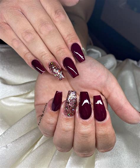 Unhas Na Cor Vinho - Unhas na Cor Vinho - Chiques e Elagantes - UNHAS DECORADAS
