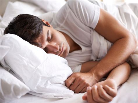 Going to bed early could be symptom of a heart condition in men | The