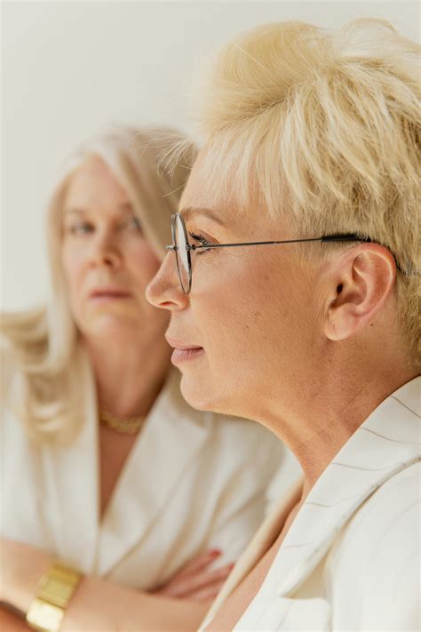 Mature Women Photos, Download The BEST Free Mature Women Stock Photos