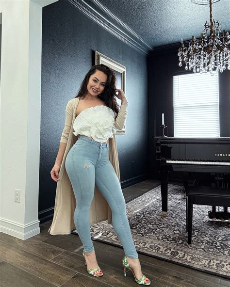 Leana Cipriano | Today’s OOTD.. 70° out mid January!! 😁 | Instagram