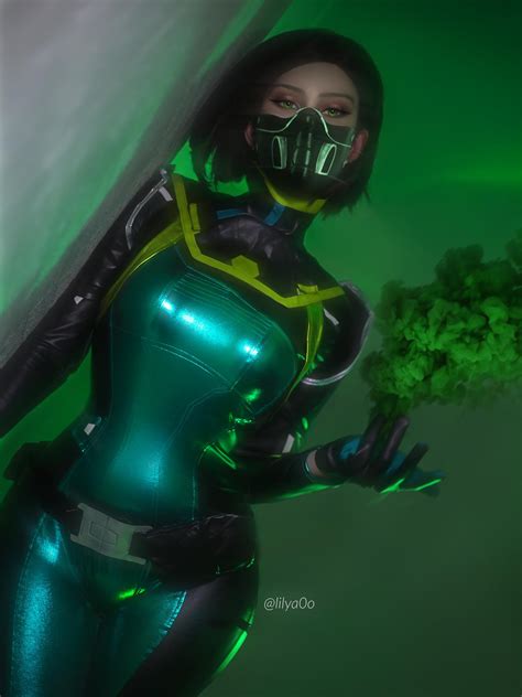 Viper cosplay by LilyaOo [Valorant] : r/cosplaygirls