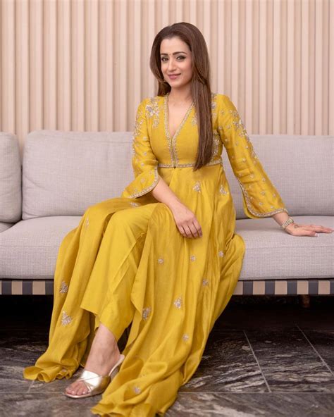 Trisha Krishnan Elegant Classy Looks And Outfits - K4 Fashion