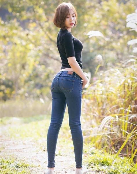 完美的牛仔裤美女，小姐姐身材比例刚刚好|牛仔裤|紧身|身材_新浪新闻