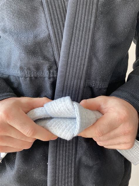 how to tie bjj belt 5