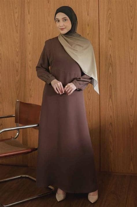 gamis terbaru  simple elegan tampil makin stylish popbelacom