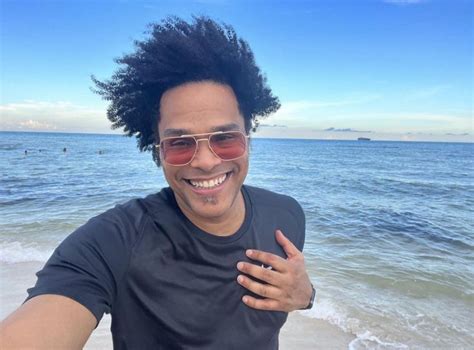 maxwell singer net worth 2024