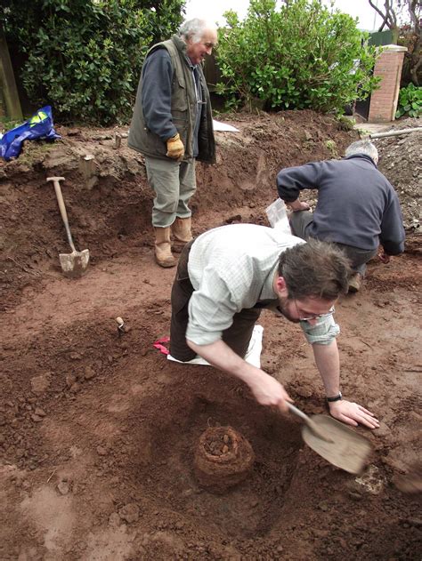 Ancient cremation urns found in a cave shocked archaeologists 39
