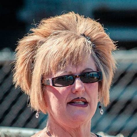 Karen Haircuts: Avoid These 15 Hated Styles – HairstyleCamp
