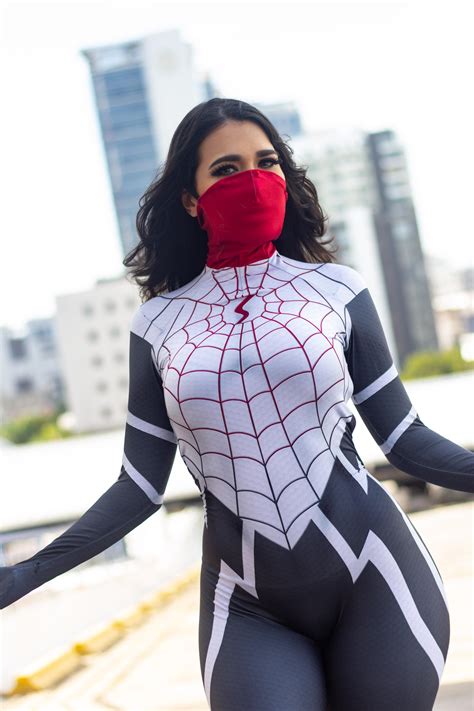 Silk cosplay by Caroangulito : Spiderman