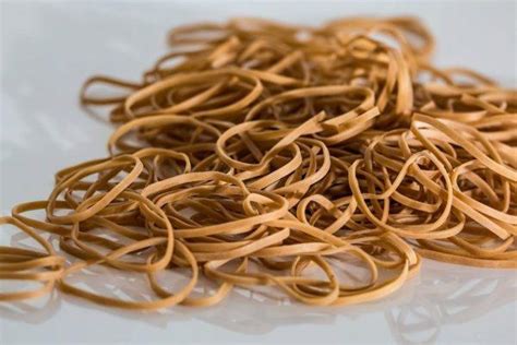 natural  synthetic rubber    difference